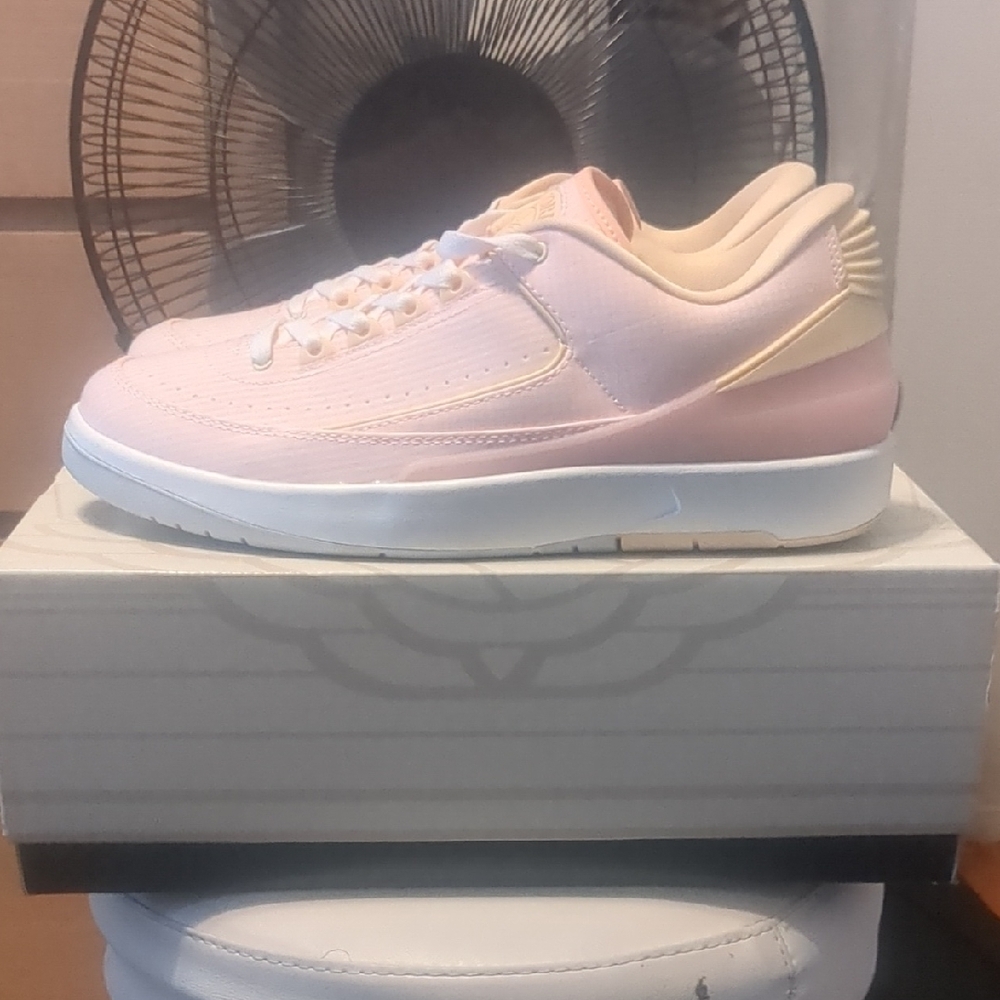 Jordan 2 "Pink Lemonade" Size 10 Mens/11.5 Wmns